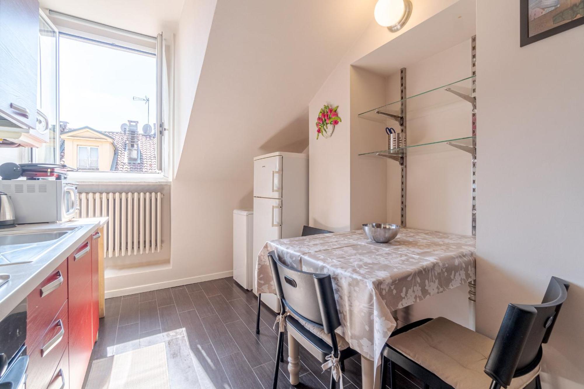 Apartamento Casa Valeggio Attic Apt Few Steps From Porta Nuova Turín Exterior foto