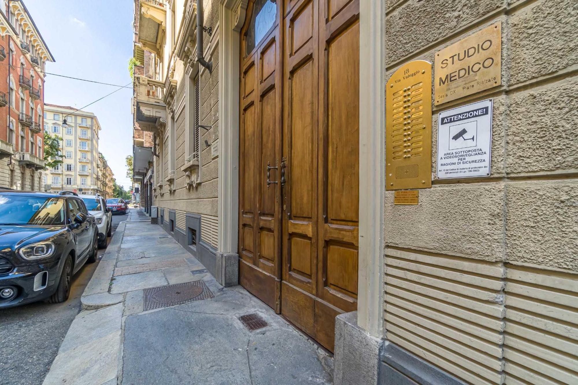 Apartamento Casa Valeggio Attic Apt Few Steps From Porta Nuova Turín Exterior foto